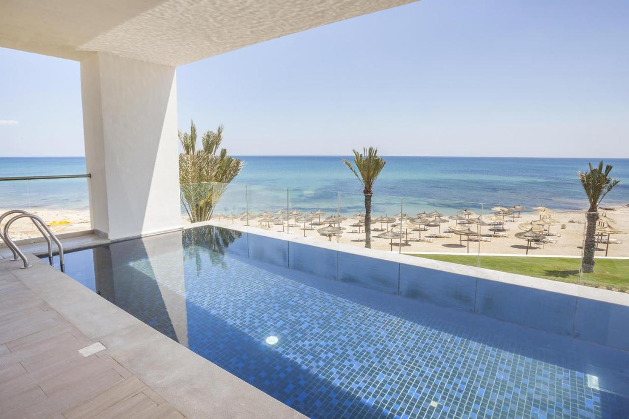 Hotel La Badira - Adult Only Al-Hammamat Zewnętrze zdjęcie Infinity pool at the Hilton Tel Aviv