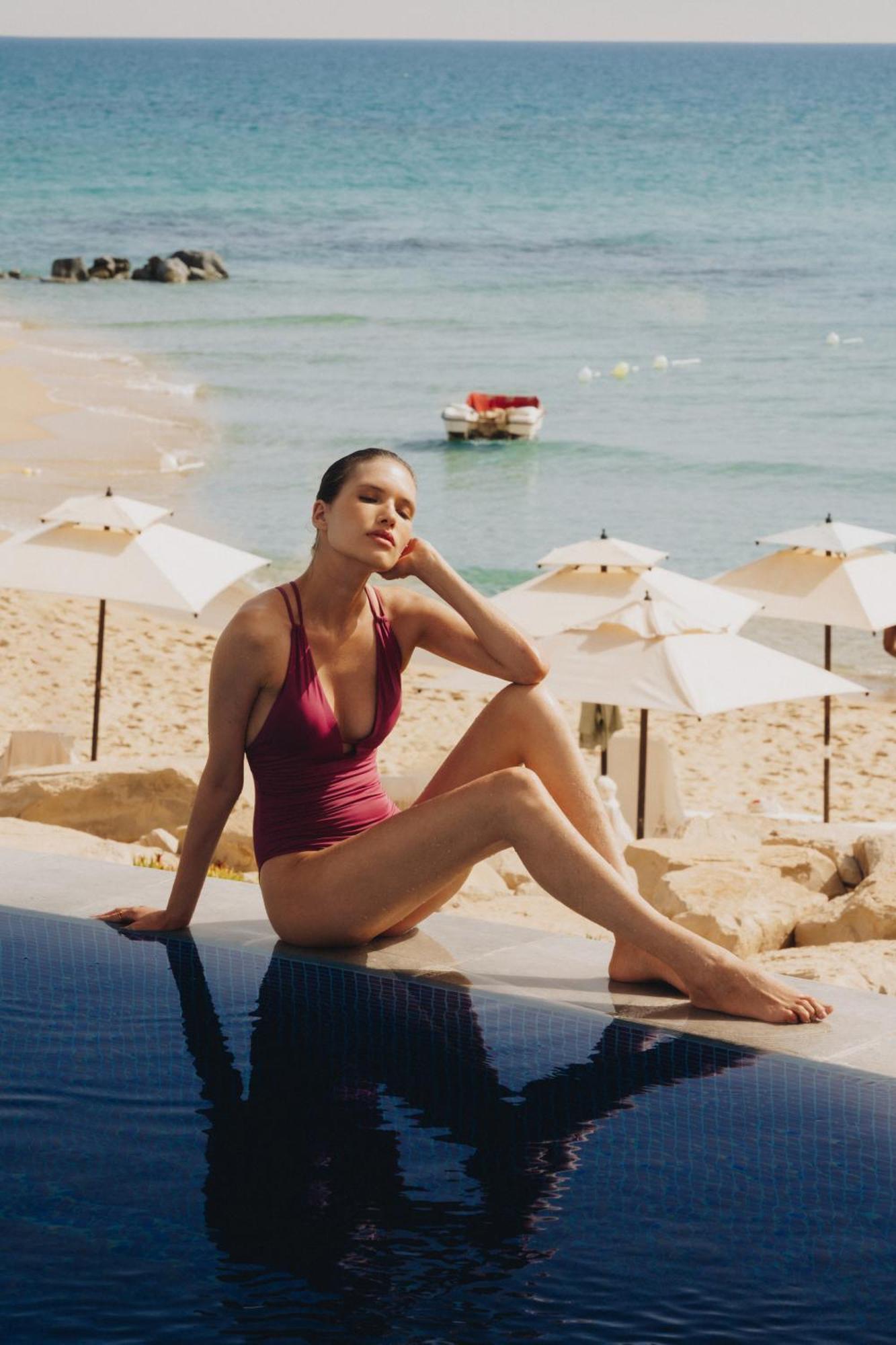Hotel La Badira - Adult Only Al-Hammamat Zewnętrze zdjęcie A woman wearing a one-piece swimsuit